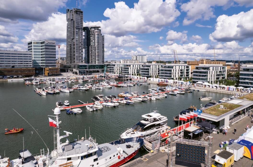 Sztuka, morze i spotkania. Nowy sezon w BanGlob Marina w Gdyni.