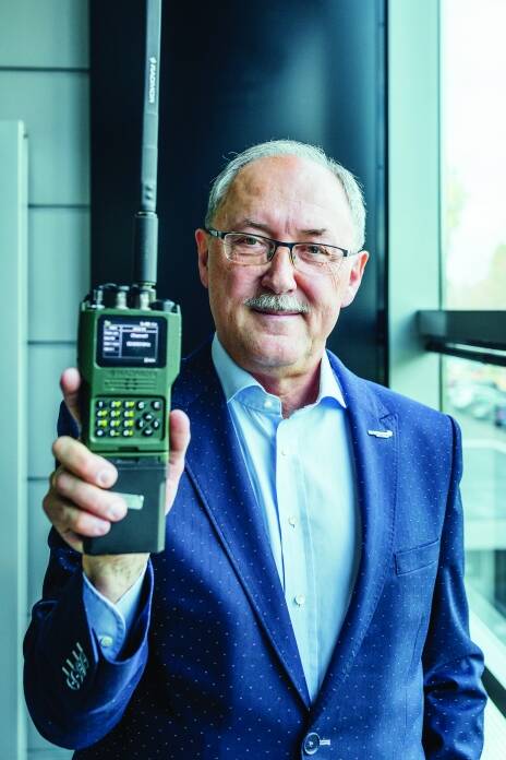 RADMOR – fale w mundurze  75 lat na (radiowych) falach, na morzu i na lądzie