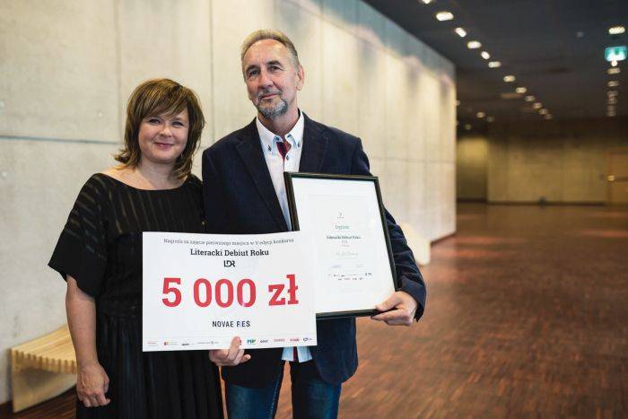 Laureat pierwszego miejsca  Lech Grabowski wraz z Edytą Jungowską fot Czarna Zebra